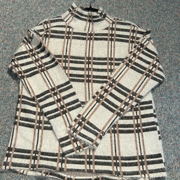 M&Co ladies size 6 (small) Mock Neck sweater with mettalic stripes - Picture 9 of 9